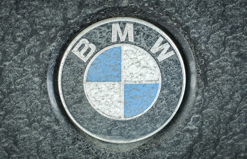 Cận cảnh dàn xe BMW hơn 3 triệu USD phủ bụi ở Sài Gòn